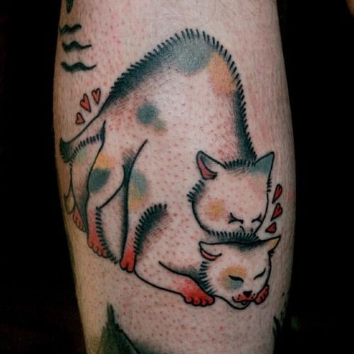 腿部恩爱的猫纹身图案