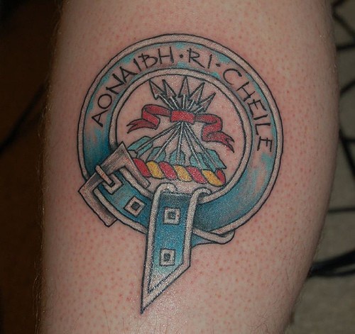 小腿蓝色徽章符号纹身图案