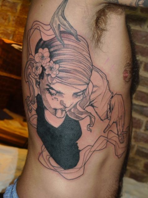 腰侧素描风格的黑白色纹身图案