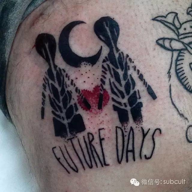 腿部彩色情侣纹身图案