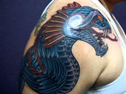 肩部现代插画风格彩色邪恶幻想龙纹身图案