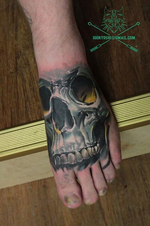 脚背彩色逼真的骷髅头纹身图案