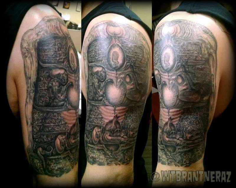 肩部黑棕色神秘的仪式安葬纹身图片