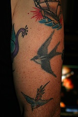 手臂old school燕子纹身图案
