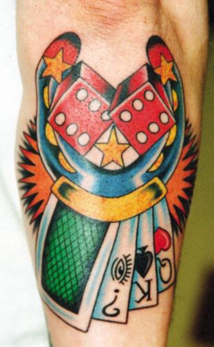 马蹄铁与骰子和扑克牌经典纹身图案