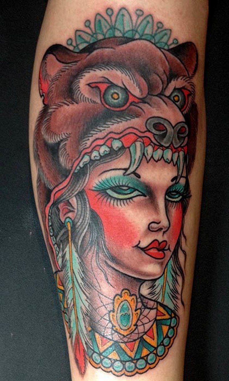 ,old school彩色部落妇女肖像与熊头盔纹身图案