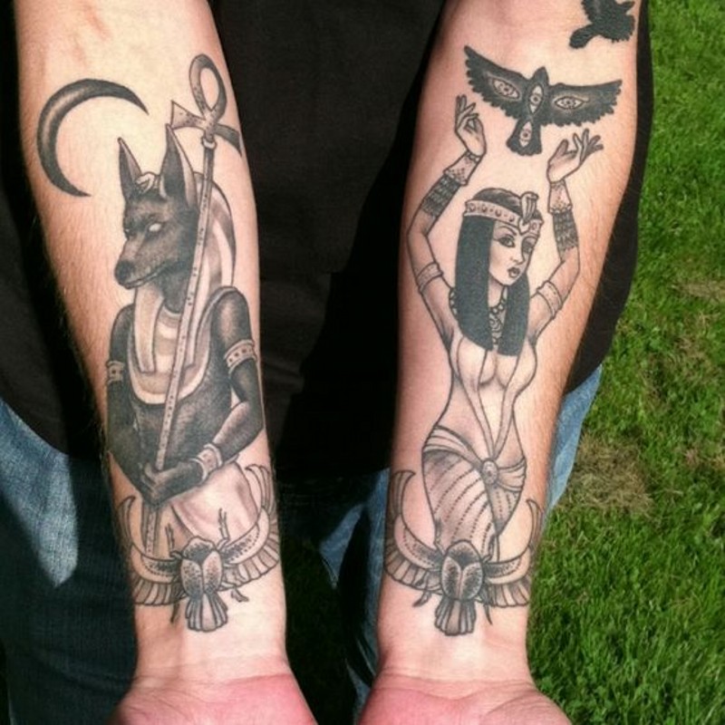 手臂黑灰埃及主题纹身图案