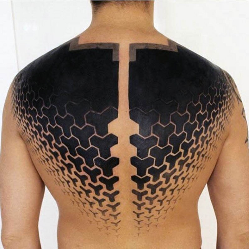 背部黑白神秘的装饰纹身图案