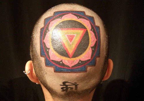 头部彩色三角方形图标纹身图案
