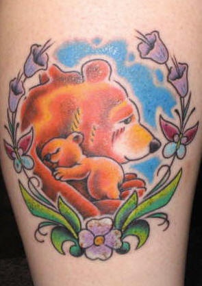 卡通彩绘熊妈妈和她孩子纹身图案