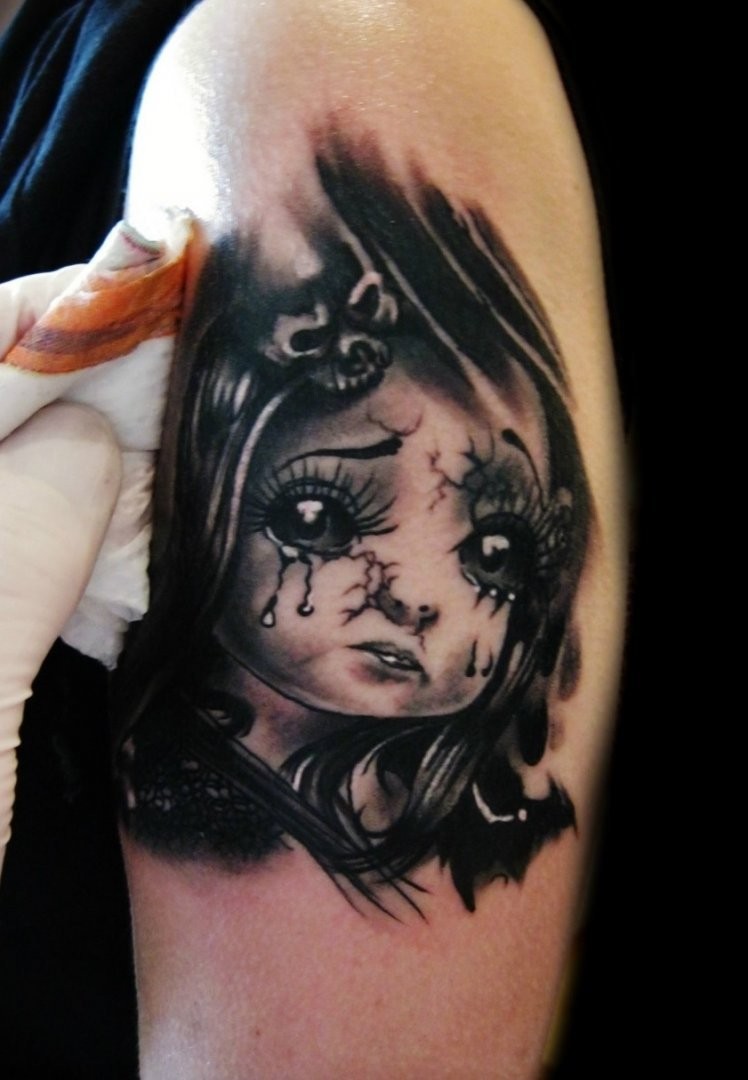 全新风格彩色风格黑灰娃娃哭纹身图案