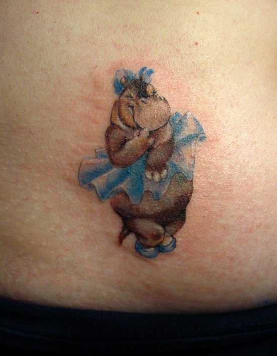 可爱的河马芭蕾舞裙纹身图案