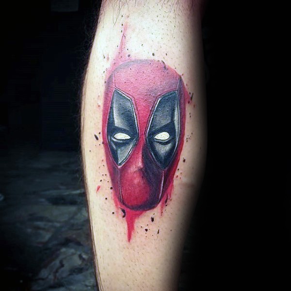 腿部漂亮的栩栩如生的死侍头纹身