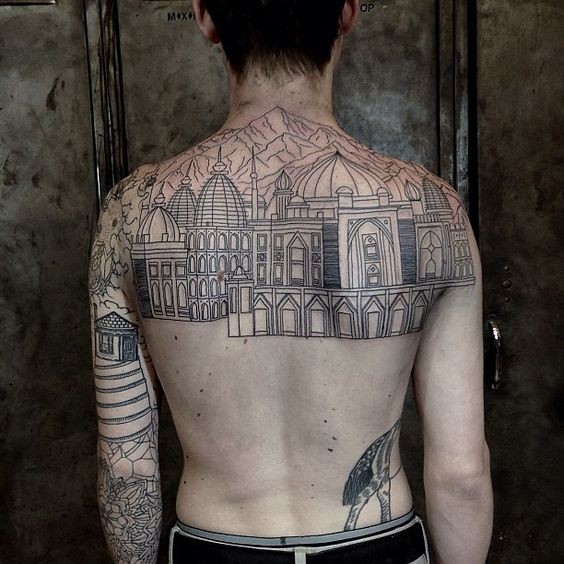 背部和手臂壮观的黑色线条城市纹身图案