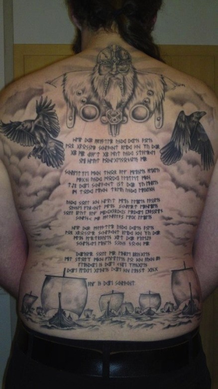 满背字符文字和老鹰帆船纹身图案