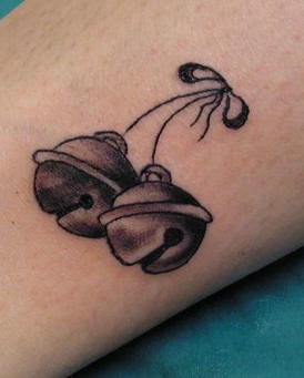 黑色铃铛纹身图案