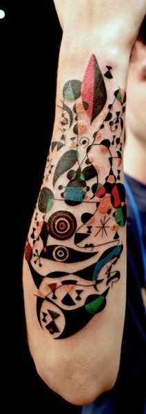 小臂多彩几何纹身图案