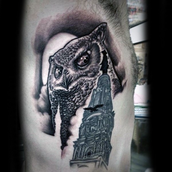 有趣的黑色猫头鹰与教堂侧肋纹身图案
