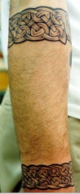 手臂凯尔特结手环纹身图案