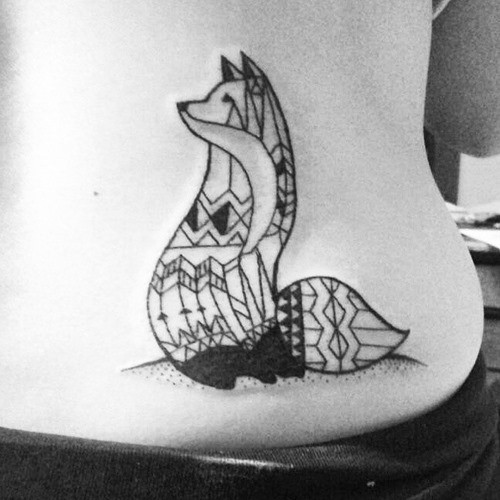 腰部黑色狐狸形状的部落饰品纹身图案