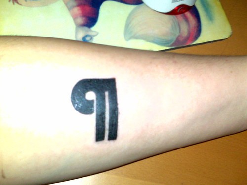 黑色大胆有趣的标志小臂纹身图案