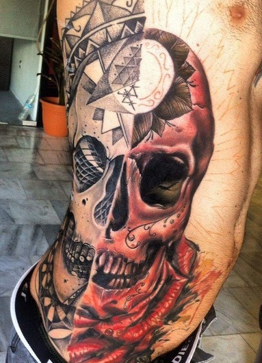 侧肋双色骷髅组合纹身图案