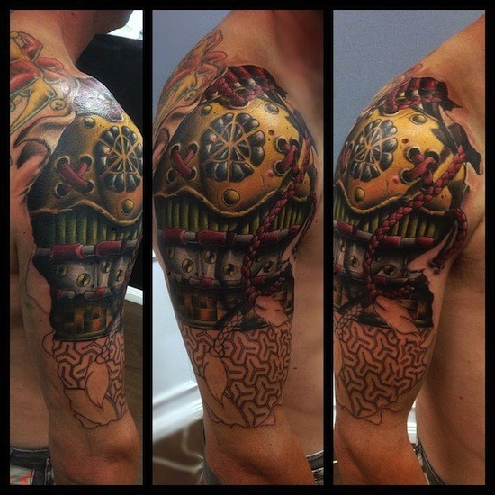 手臂new school彩色中世纪盔甲纹身图案