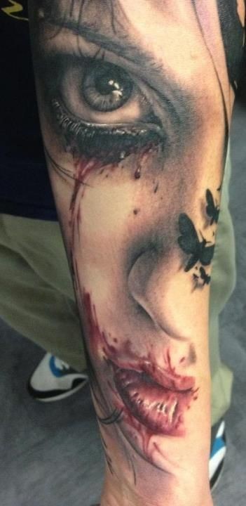 小臂逼真的一个女孩肖像纹身图案