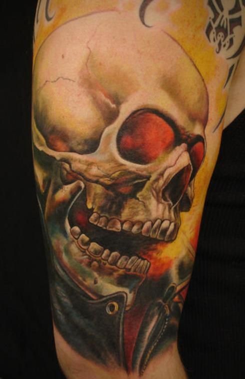 肩部彩色奇妙的头骨纹身图片