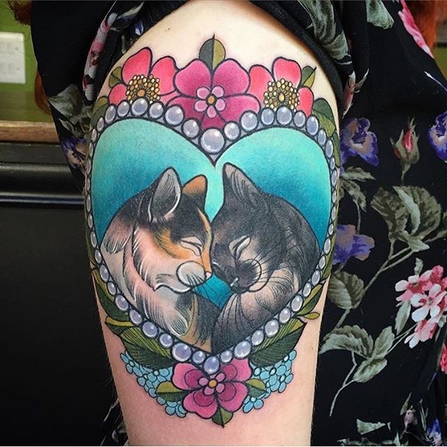 new school彩色心形与猫夫妇和花卉纹身图案
