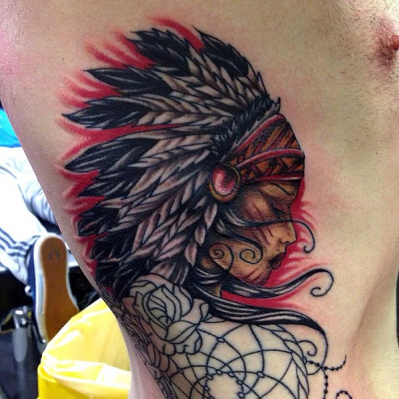 腰侧奇妙的彩色印度女人纹身图案