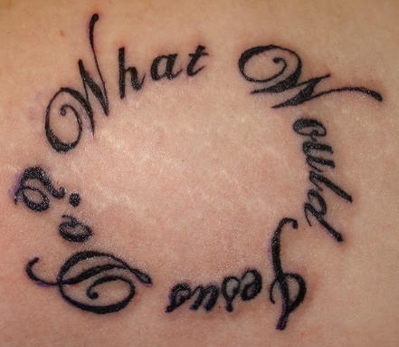 肩部黑色耶稣字母纹身图案