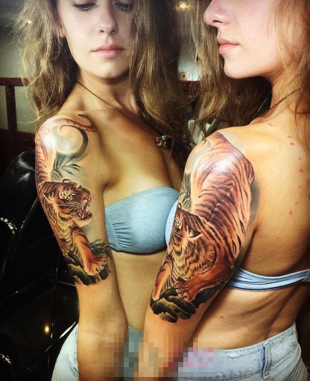 女生手臂上彩绘技巧凶猛老虎纹身图片