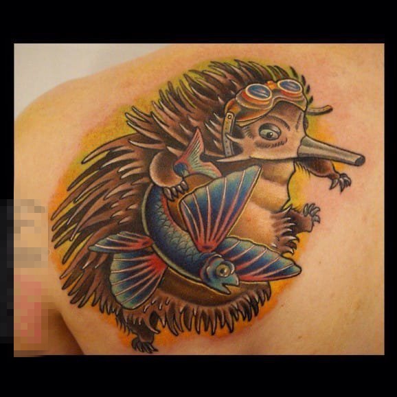 个性而富有趣味色彩的彩绘鸭嘴兽纹身图案