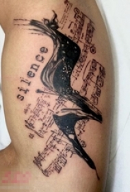 男生手臂上黑户素描创意文艺音符纹身图片
