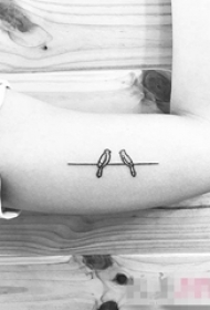 黑色线条几何元素创意小鸟纹身手稿