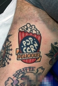男生大腿上彩绘水彩创意可爱爆米花纹身图片