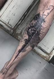 男生小腿上黑色几何元素简单线条组合图形纹身图片