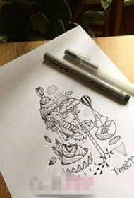 黑色线条素描文艺小清新创意天空城纹身手稿