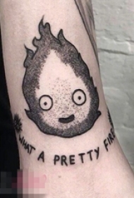 女生手臂上黑色素描点刺技巧创意卡通动漫纹身图案