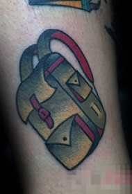 男生手臂上彩绘水彩创意书包纹身图片