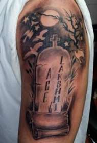 男生手臂上黑灰素描点刺技巧创意墓碑纹身图片