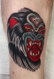 男生小腿上彩绘水彩素描抽象纹身图片