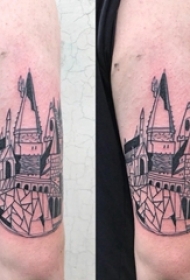 男生手臂上黑色几何线条创意建筑物纹身图片