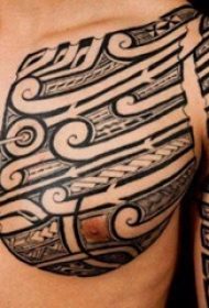 男生手臂上黑色素描创意几何元素半甲纹身图片