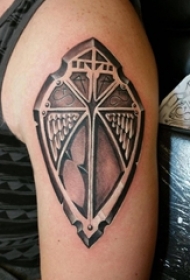 男生手臂上黑灰素描点刺技巧创意标志纹身图片