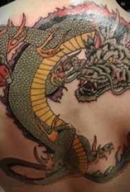 男生背部彩绘水彩素描创意霸气龙图腾纹身图片