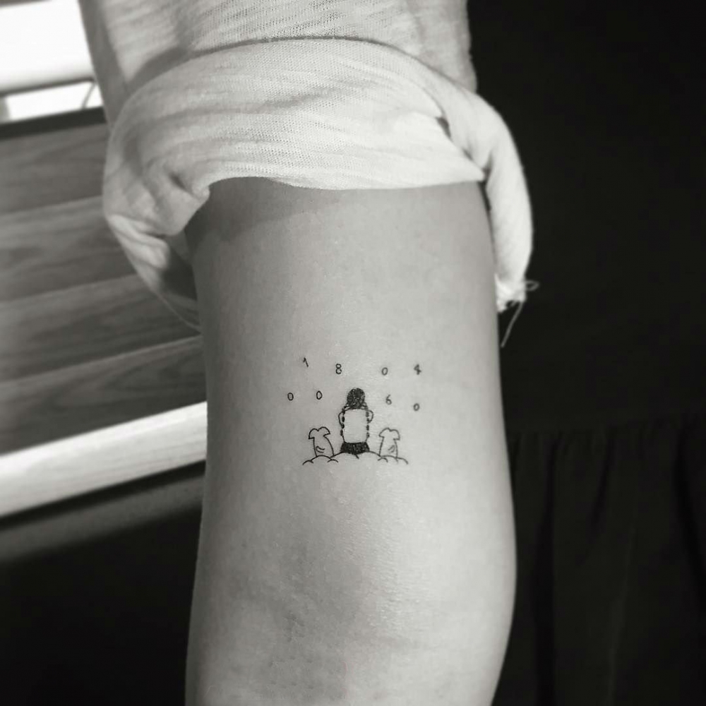 手臂上黑色抽象线条创意人物小清新纹身图案