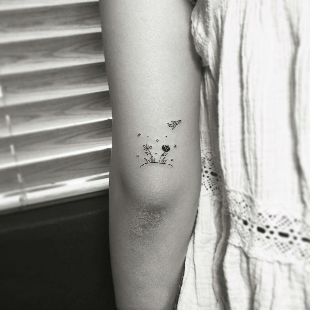 手臂上黑色抽象线条创意人物小清新纹身图案