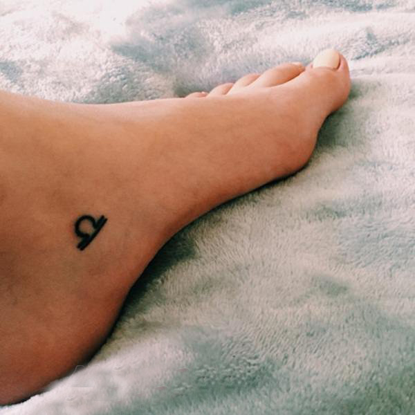 多款关于天秤座的黑色几何元素简单线条星座纹身图案